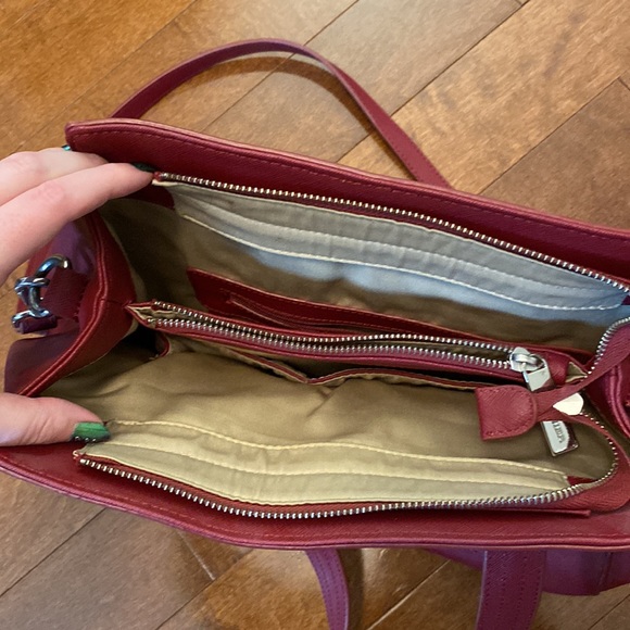 Beautiful red Danier leather purse/business bag - Picture 3 of 6